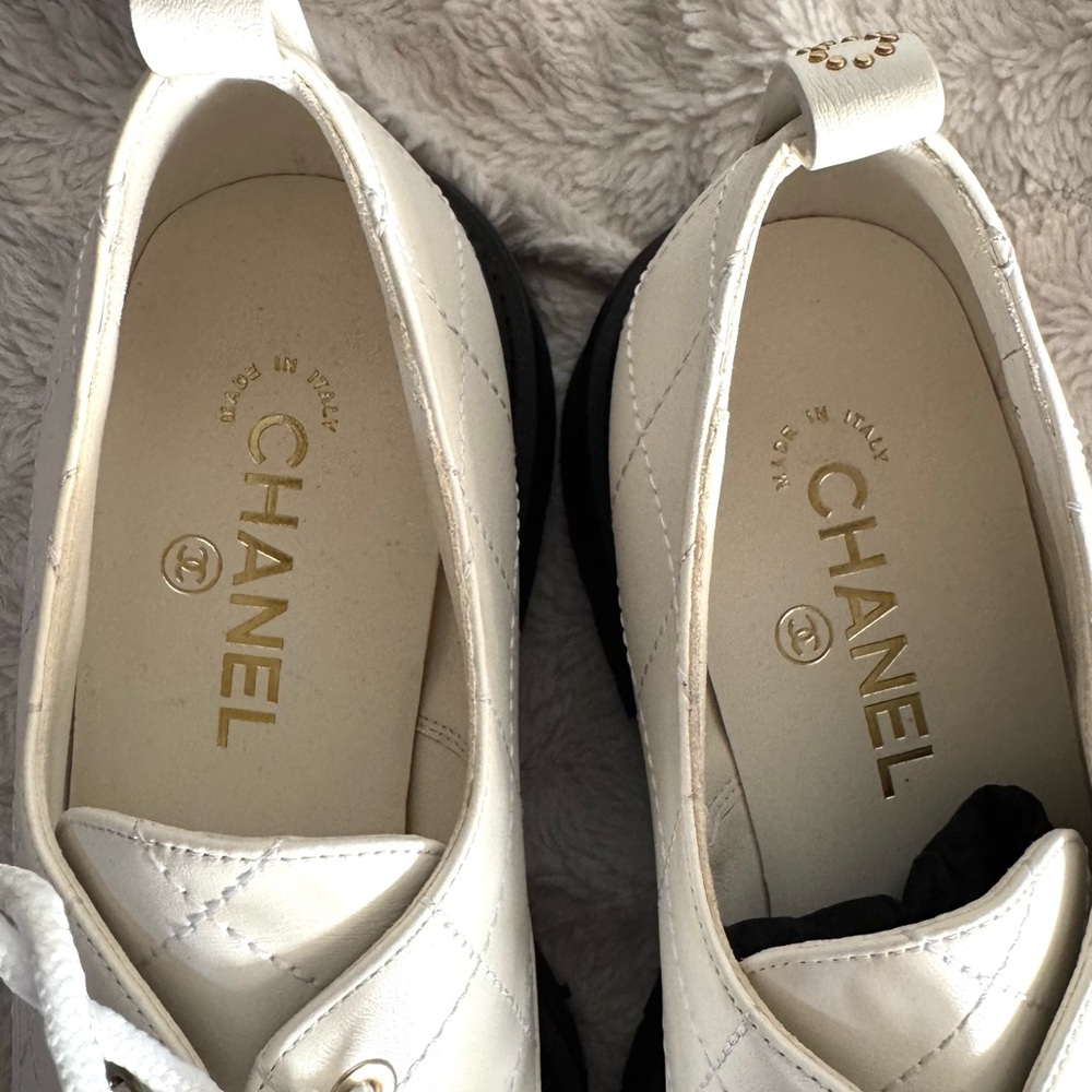 Chanel Lace Up Black and White Leather Oxford Shoes - Picture 10 of 13